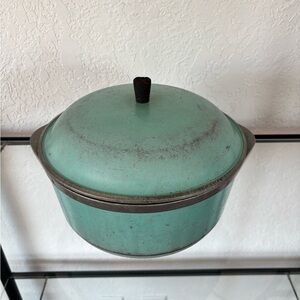 Vintage Teal Cast Aluminum Dutch Oven